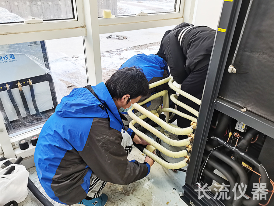 工業(yè)冷水機(jī)管道安裝.jpg 工業(yè)冷水機(jī)管道安裝.jpg