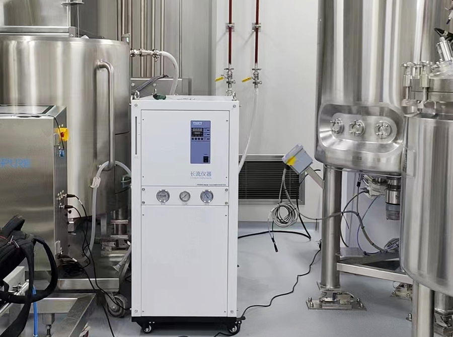 精密冷水機.jpg 精密冷水機.jpg