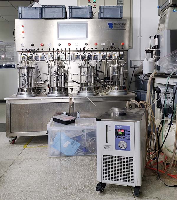 精密冷水機配發酵罐一拖五.jpg 精密冷水機配發酵罐一拖五.jpg