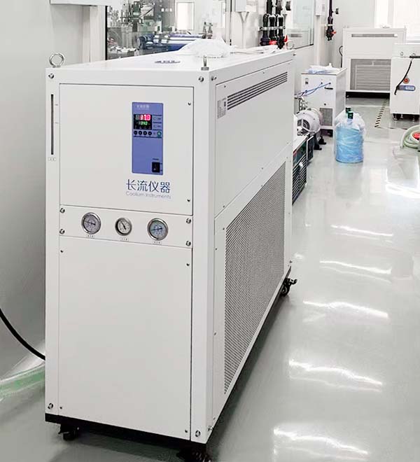 精密冷水機.jpg 精密冷水機.jpg