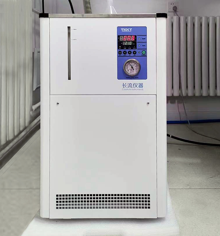 精密冷水機.jpg 精密冷水機.jpg